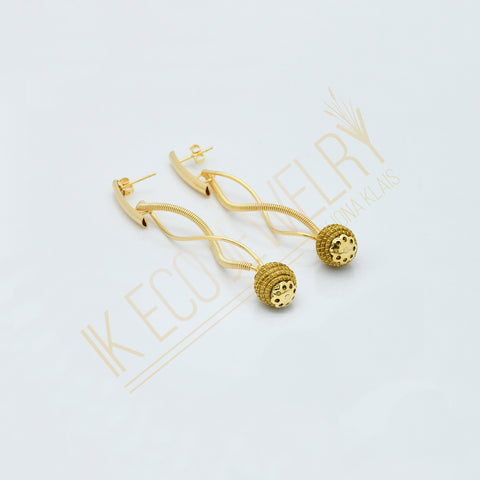 TWISTED METAL EARRINGS WITH GOLDEN GRASS